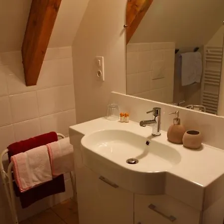 La Heraudiere Nocleg ze śniadaniem 2*